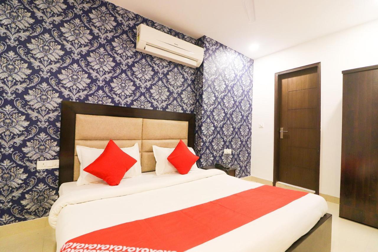 Oyo 63841 White Orchid Hotel Indraprastha Екстериор снимка