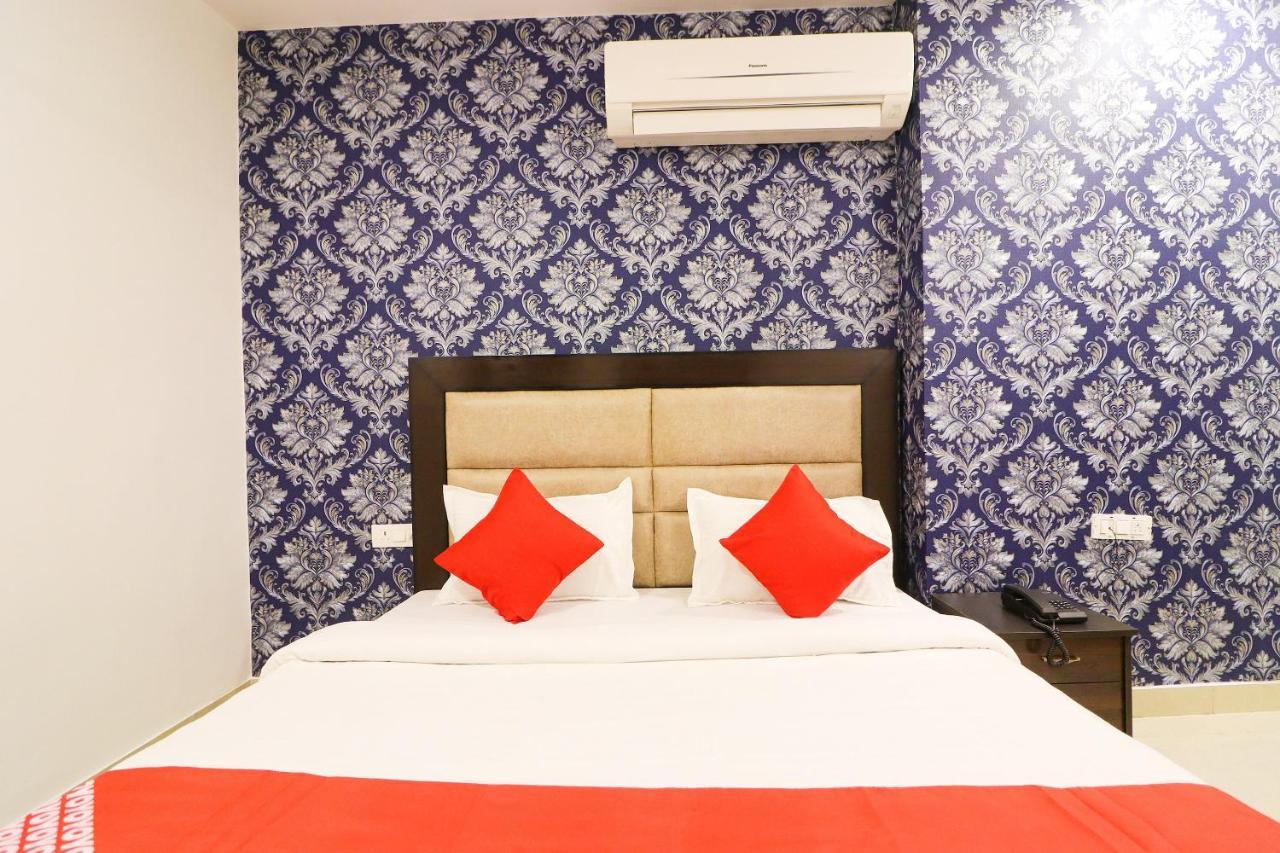 Oyo 63841 White Orchid Hotel Indraprastha Екстериор снимка