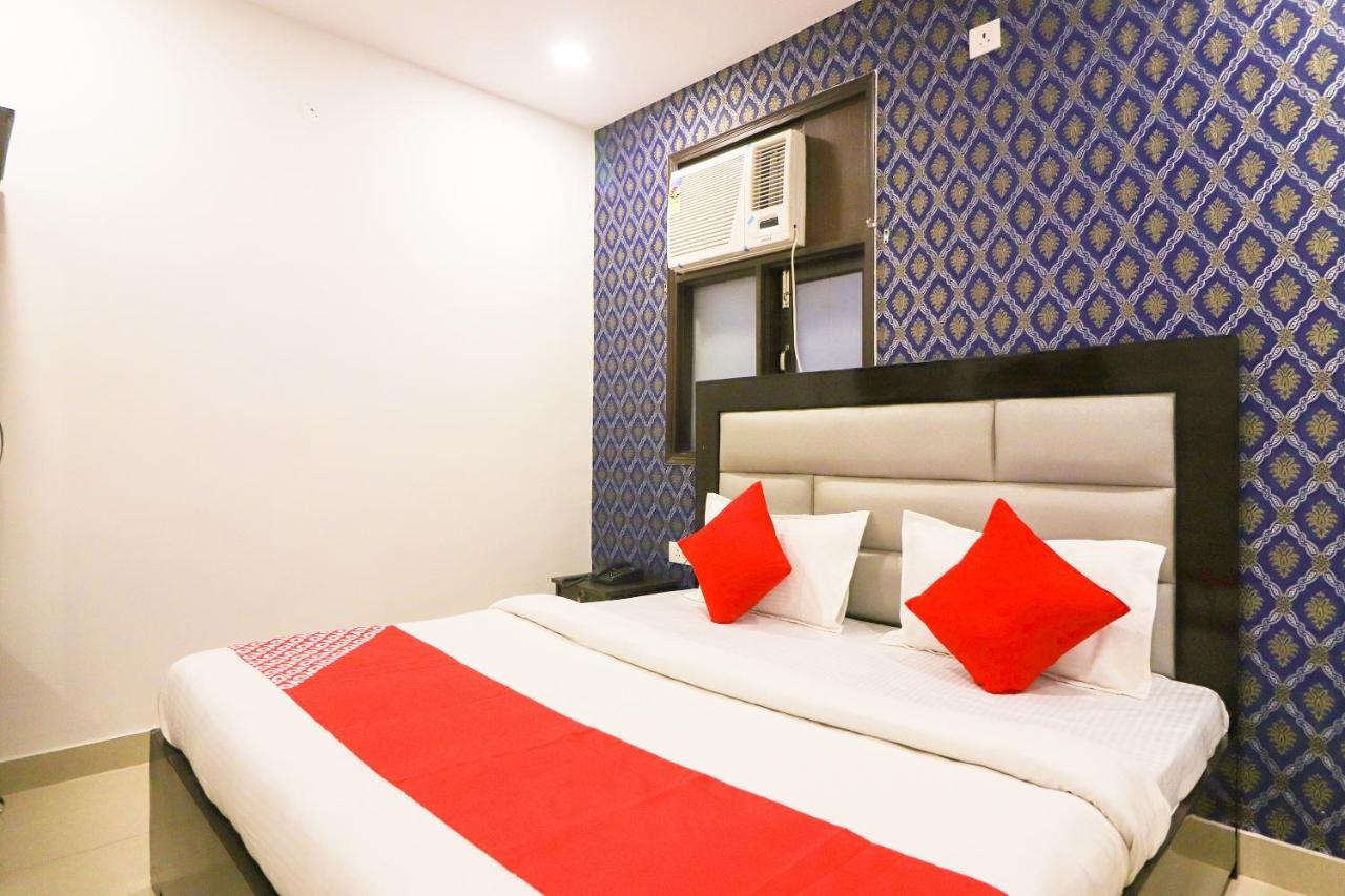Oyo 63841 White Orchid Hotel Indraprastha Екстериор снимка
