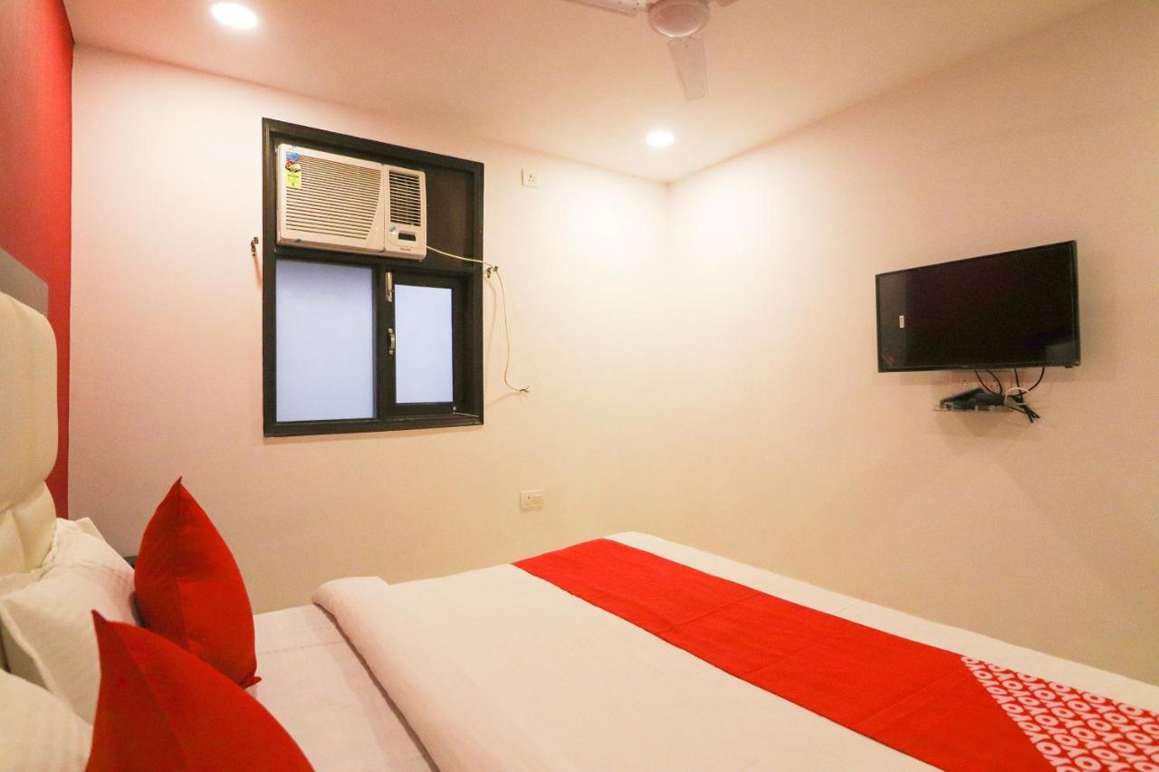 Oyo 63841 White Orchid Hotel Indraprastha Екстериор снимка
