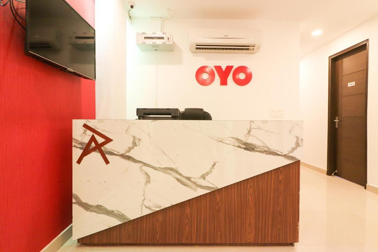 Oyo 63841 White Orchid Hotel Indraprastha Екстериор снимка