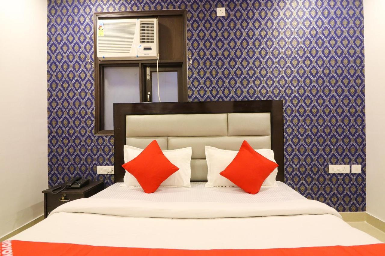 Oyo 63841 White Orchid Hotel Indraprastha Екстериор снимка