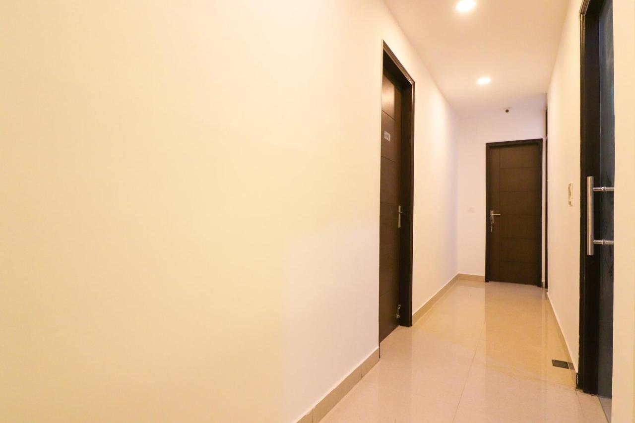 Oyo 63841 White Orchid Hotel Indraprastha Екстериор снимка