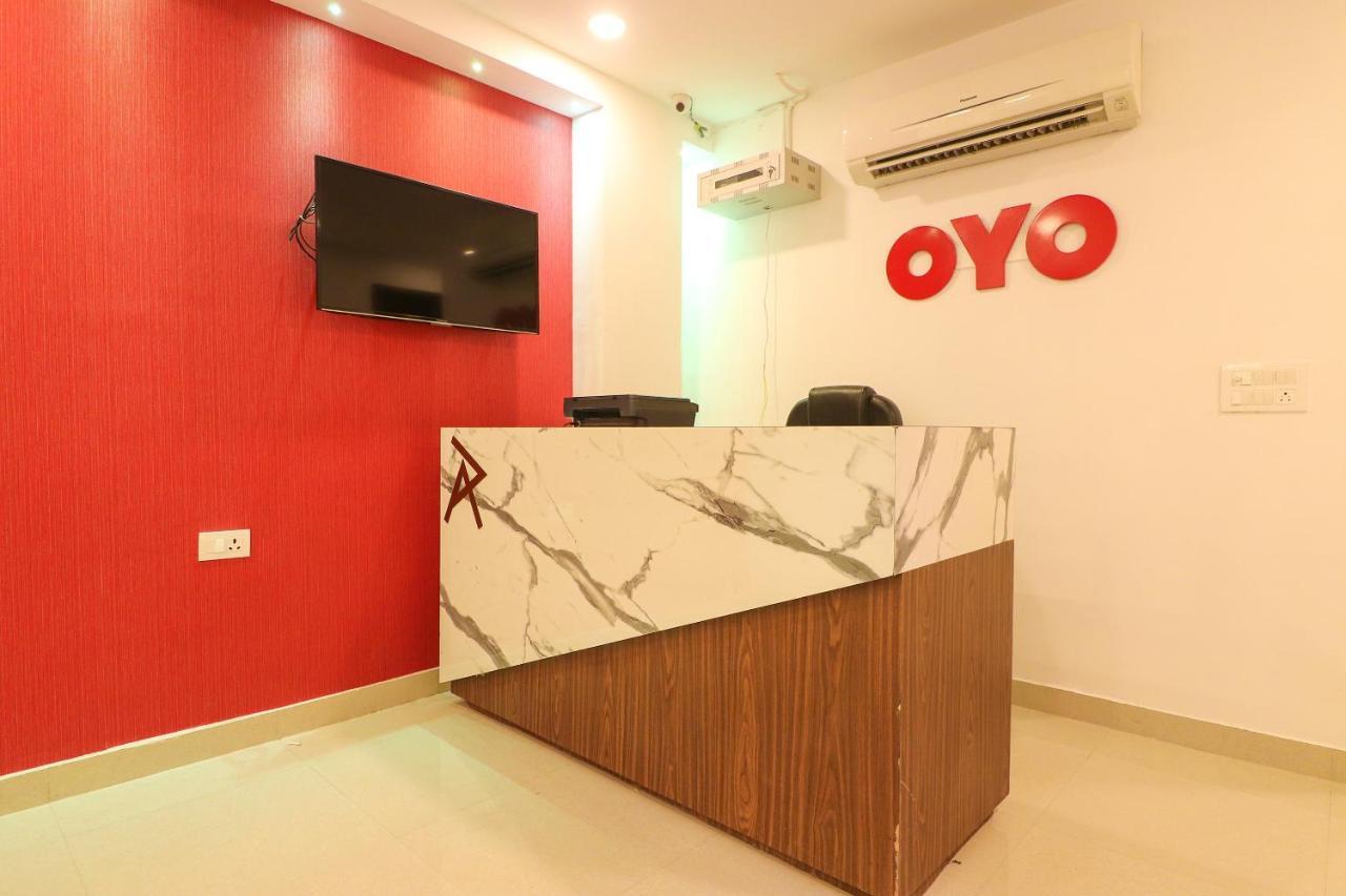 Oyo 63841 White Orchid Hotel Indraprastha Екстериор снимка