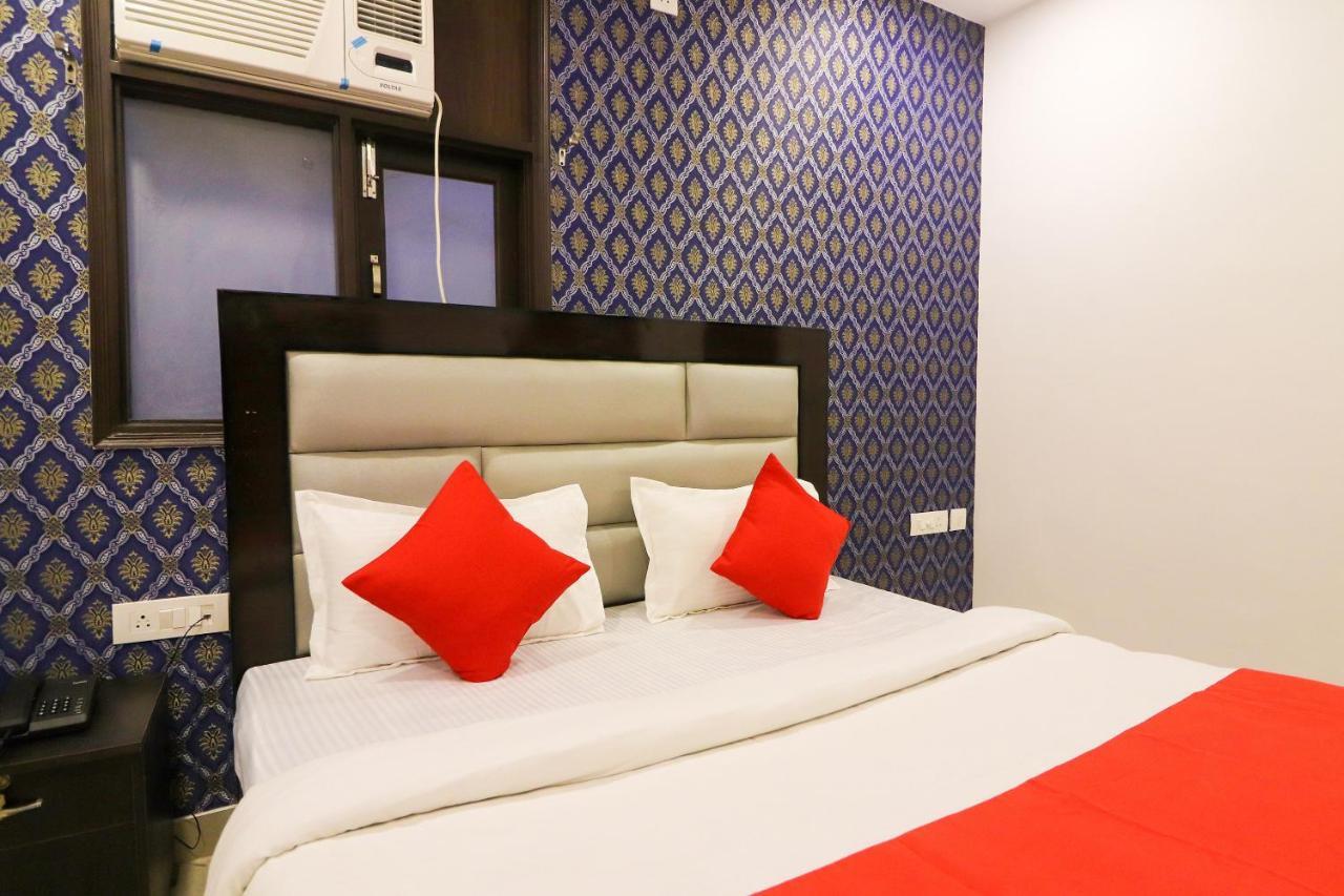 Oyo 63841 White Orchid Hotel Indraprastha Екстериор снимка
