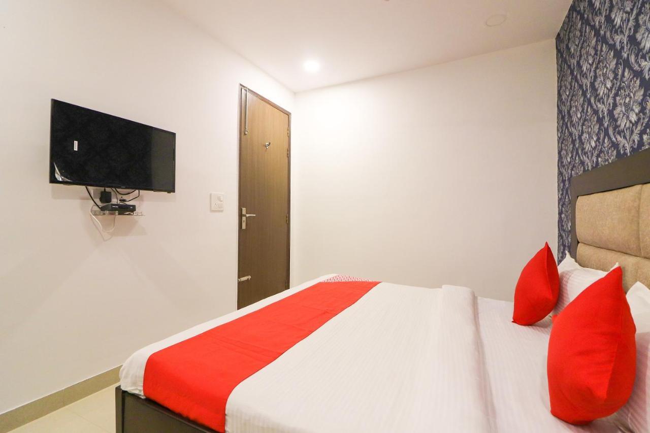 Oyo 63841 White Orchid Hotel Indraprastha Екстериор снимка