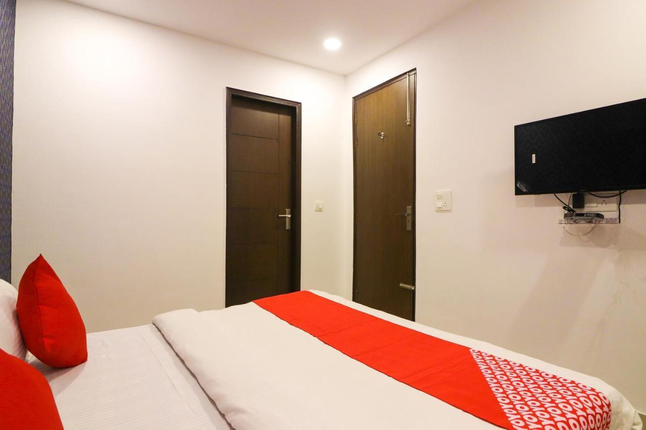 Oyo 63841 White Orchid Hotel Indraprastha Екстериор снимка